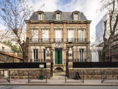 L'hôtel-bar-restaurant Le Charmant dans une ancienne maison de maître à Saint-Ouen / © David Duchon-Doris
