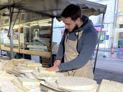 Un producteur de brie au marché de Meaux / © John Laurenson pour Enlarge your Paris