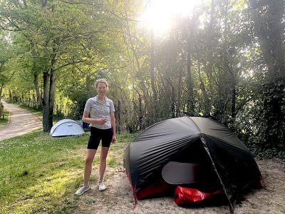 Une Néerlandaise en plein tour d'Europe croisée au camping de Paris dans le bois de Boulogne / © Pauline de Quatrebarbes pour Enlarge your Paris