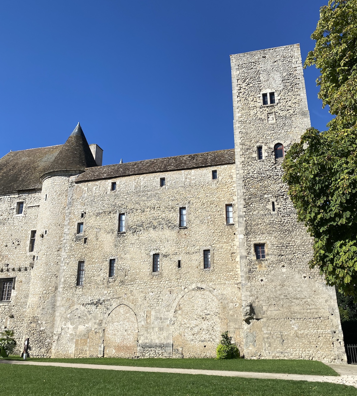 Le donjon du château de Nemours / © Vianney Delourme pour Enlarge your Paris