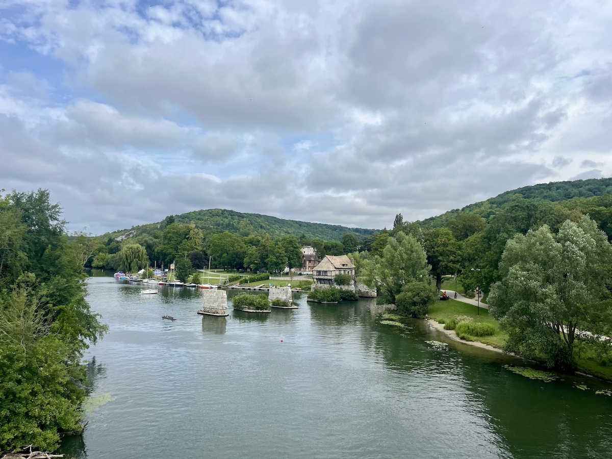 La Seine à Vernon et le vieux moulin, devenu emblème de la ville / © Pauline de Quatrebarbes pour Enlarge your Paris