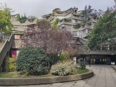 Les Etoiles d'Ivry conçues par les architectes Renée Gailhoustet et Jean Renaudie / © Joséphine Lebard pour Enlarge your Paris
