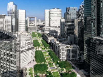 Le parvis de La Défense sera recouvert d'un jardin de 5 ha d'ici à 2028 / © Paris La Défense