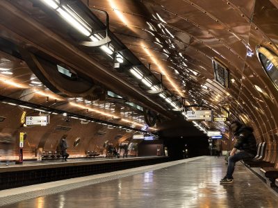 La station Arts et Métiers sur la ligne 11 imaginée par le duo formé par l'auteur de bande dessinée François Schuitten et l'écrivain Benoît Peeters / © BooHguy (Creative commons - Flickr)