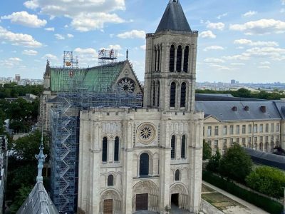 Le chantier de la basilique Saint-Denis est l'un des plus grands chantiers patrimoniaux d'Europe / © Suivez la flèche