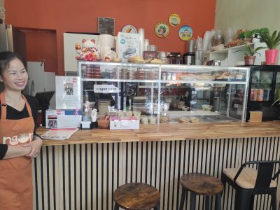 Native de Hanoï, Quy a réalisé son rêve en ouvrant son restaurant à Paris sur le boulevard de Sébastopol / © Joséphine Lebard pour Enlarge your Paris