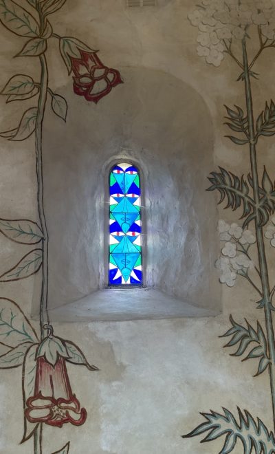 Un détail de la Chapelle Saint-Blaise des Simples, où est enterré Jean Cocteau. Vianney Delourme pour Enlarge your Paris