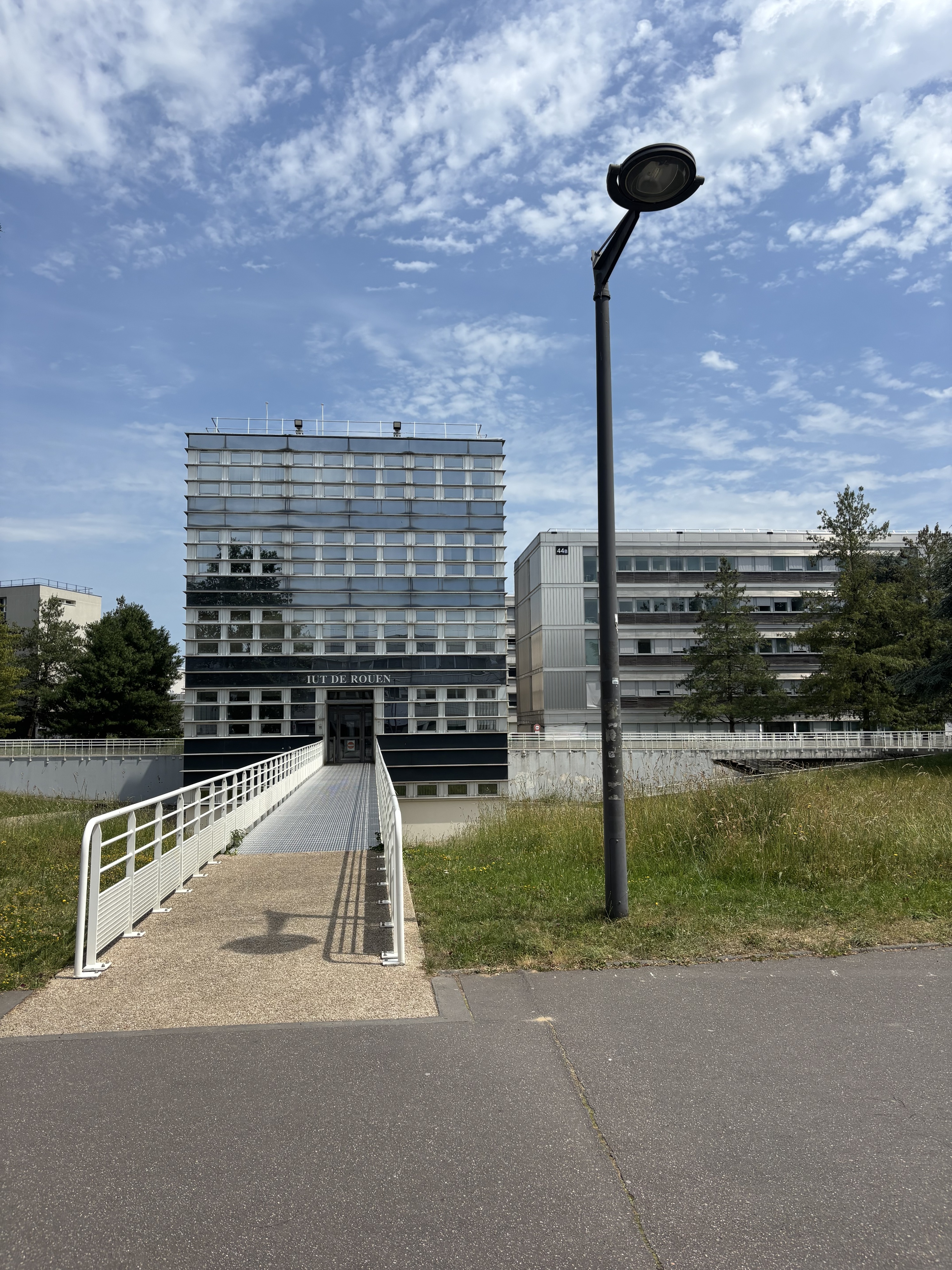 Le campus de Rouen, sur l'ancien Mont aux Malades. Vianney Delourme pour Enlarge your Paris