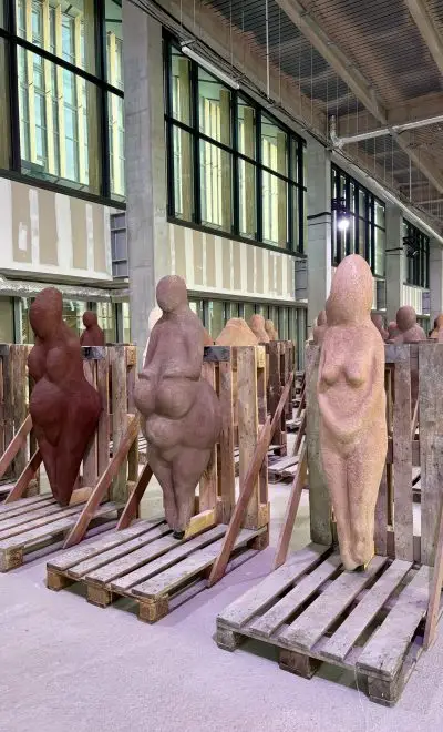 Les vénus dionysiennes de Prune Nourry. Vianney Delourme pour Enlarge your Paris