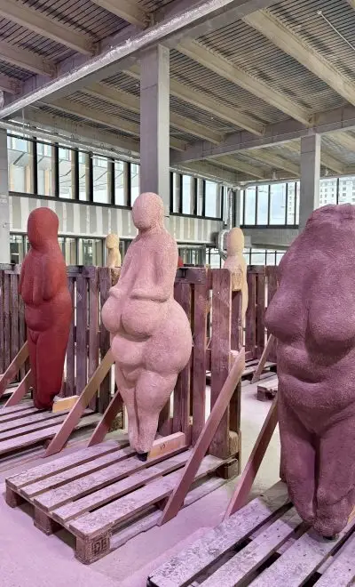 Les vénus dionysiennes de Prune Nourry. Vianney Delourme pour Enlarge your Paris
