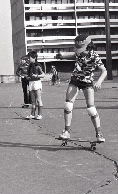 Archives municipales de Fontenay-sous-Bois Skateboard dans le quartier de la Redoute 1978